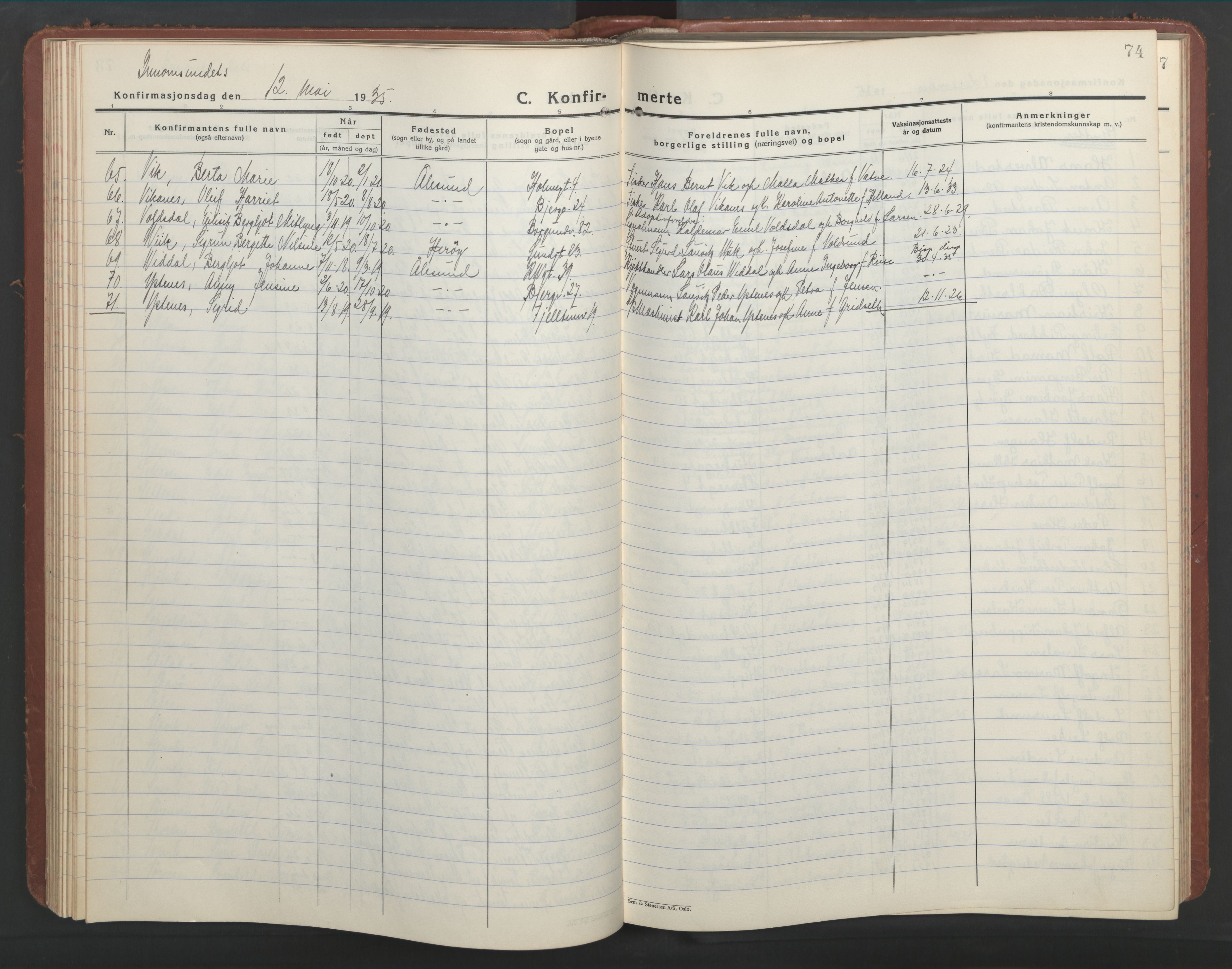 Ministerialprotokoller, klokkerbøker og fødselsregistre - Møre og Romsdal, AV/SAT-A-1454/529/L0476: Klokkerbok nr. 529C13, 1929-1953, s. 74