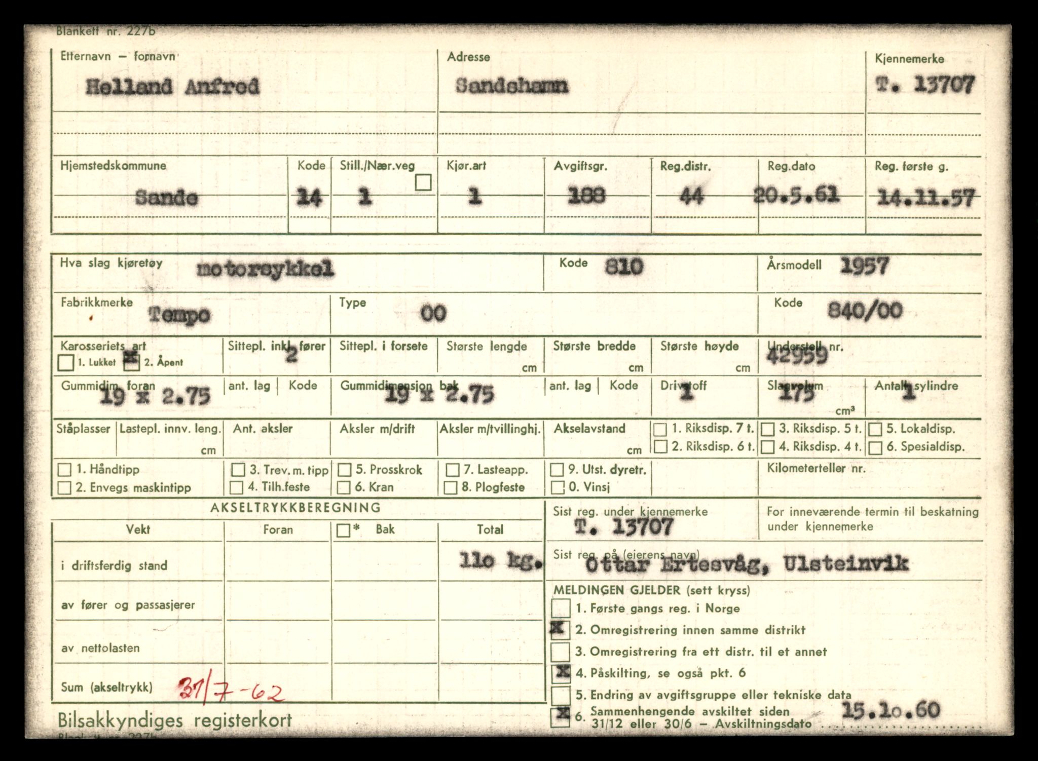 Møre og Romsdal vegkontor - Ålesund trafikkstasjon, AV/SAT-A-4099/F/Fe/L0040: Registreringskort for kjøretøy T 13531 - T 13709, 1927-1998, s. 3025
