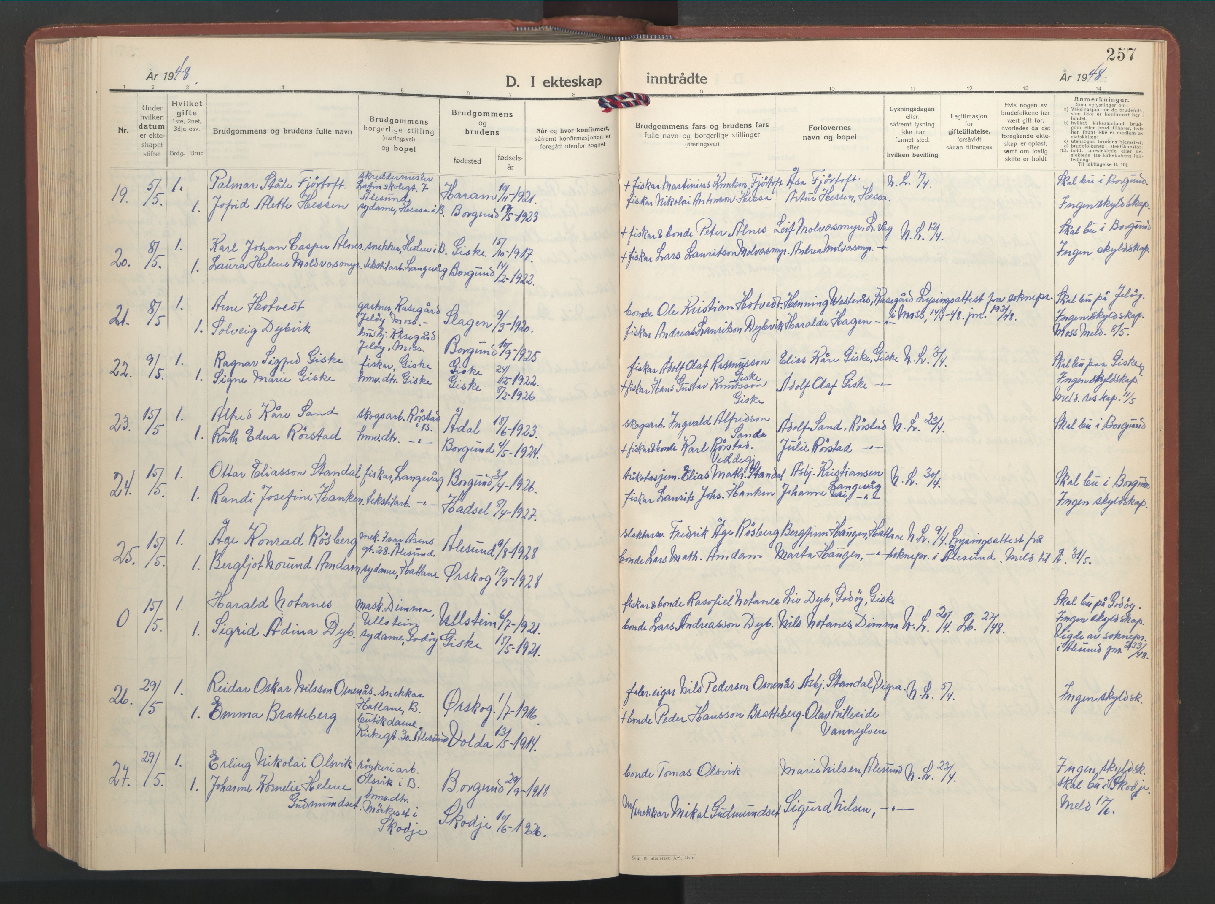 Ministerialprotokoller, klokkerbøker og fødselsregistre - Møre og Romsdal, AV/SAT-A-1454/528/L0437: Klokkerbok nr. 528C18, 1939-1948, s. 257