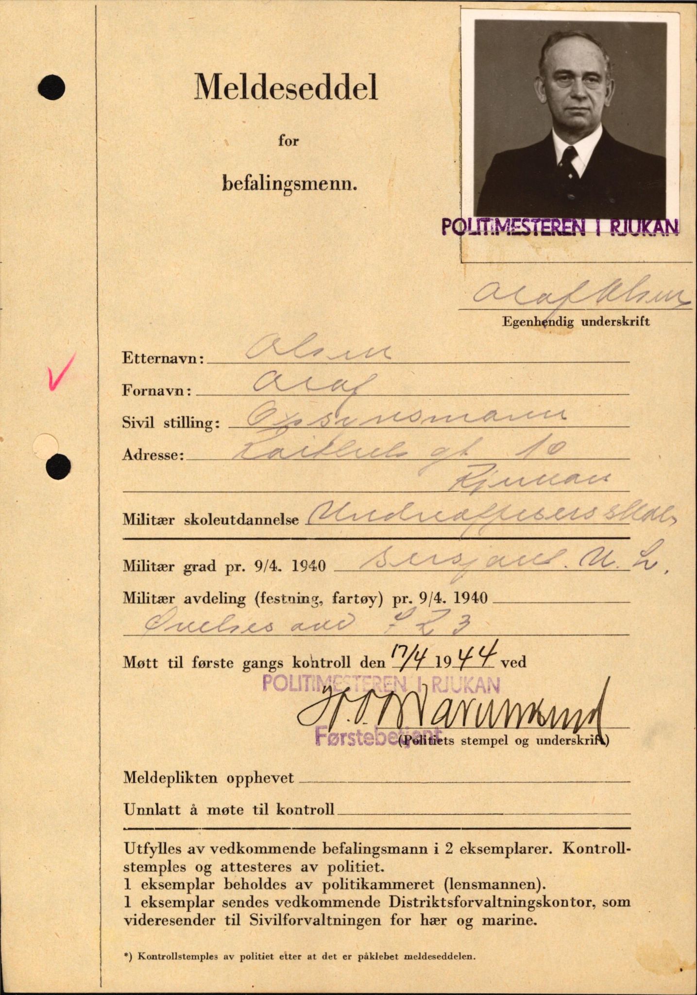 Forsvaret, Forsvarets krigshistoriske avdeling, AV/RA-RAFA-2017/Y/Yf/L0209: II-C-11-2121  -  Okkupasjonstiden.  Meldesedler for befal med foto og oppl. om militær grad 9. apr. 1940., 1944-1945, s. 449
