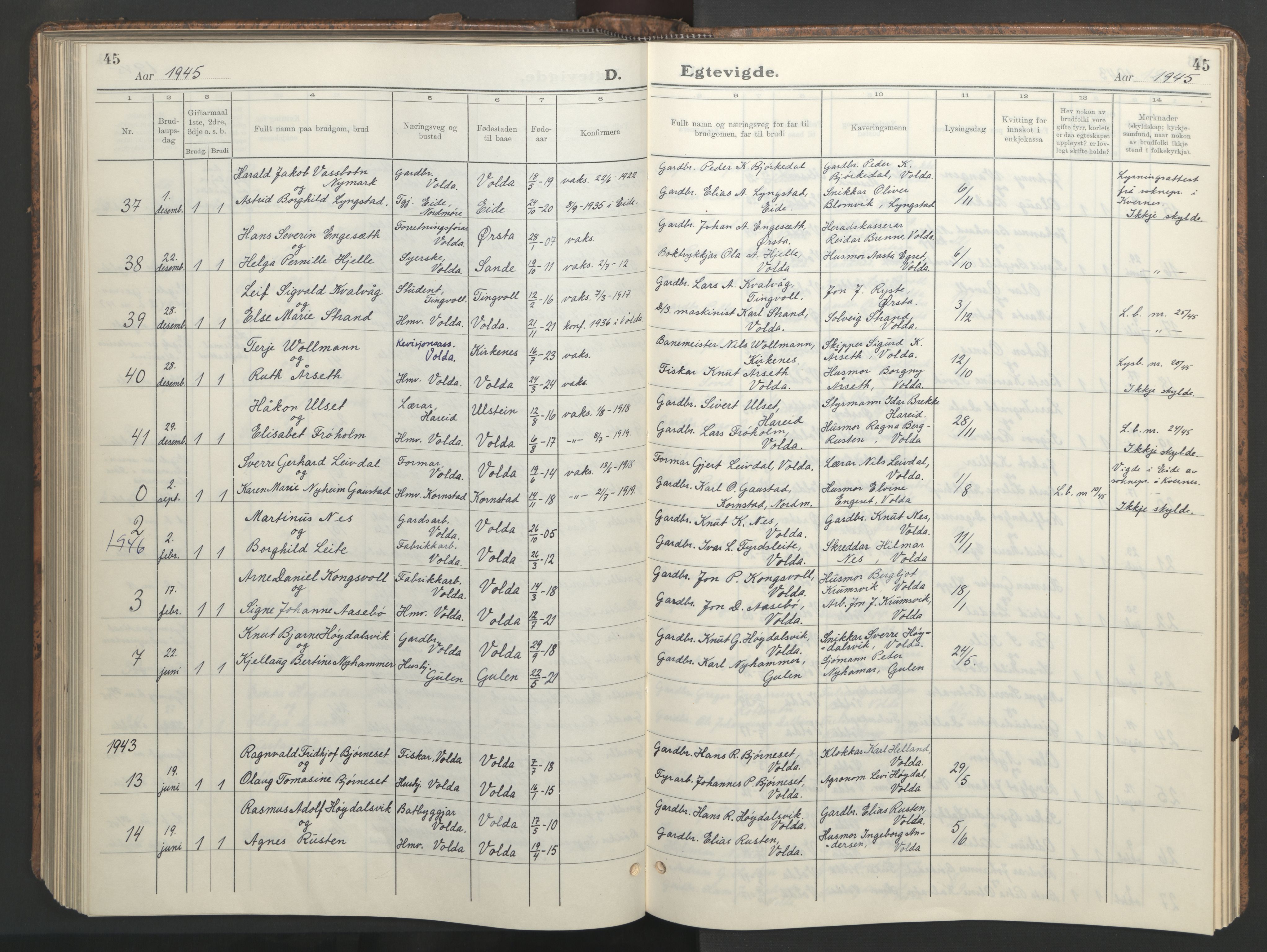 Ministerialprotokoller, klokkerbøker og fødselsregistre - Møre og Romsdal, AV/SAT-A-1454/511/L0161: Klokkerbok nr. 511C07, 1933-1948, s. 45