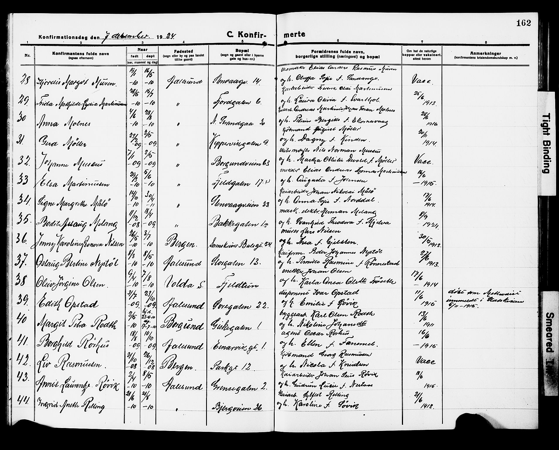 Ministerialprotokoller, klokkerbøker og fødselsregistre - Møre og Romsdal, AV/SAT-A-1454/529/L0472: Klokkerbok nr. 529C09, 1917-1929, s. 162