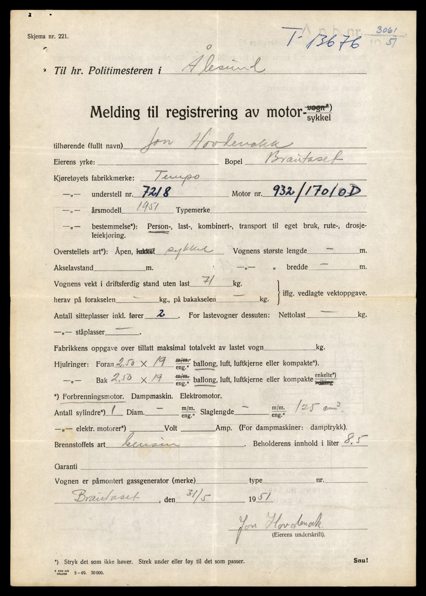 Møre og Romsdal vegkontor - Ålesund trafikkstasjon, AV/SAT-A-4099/F/Fe/L0040: Registreringskort for kjøretøy T 13531 - T 13709, 1927-1998, s. 2509