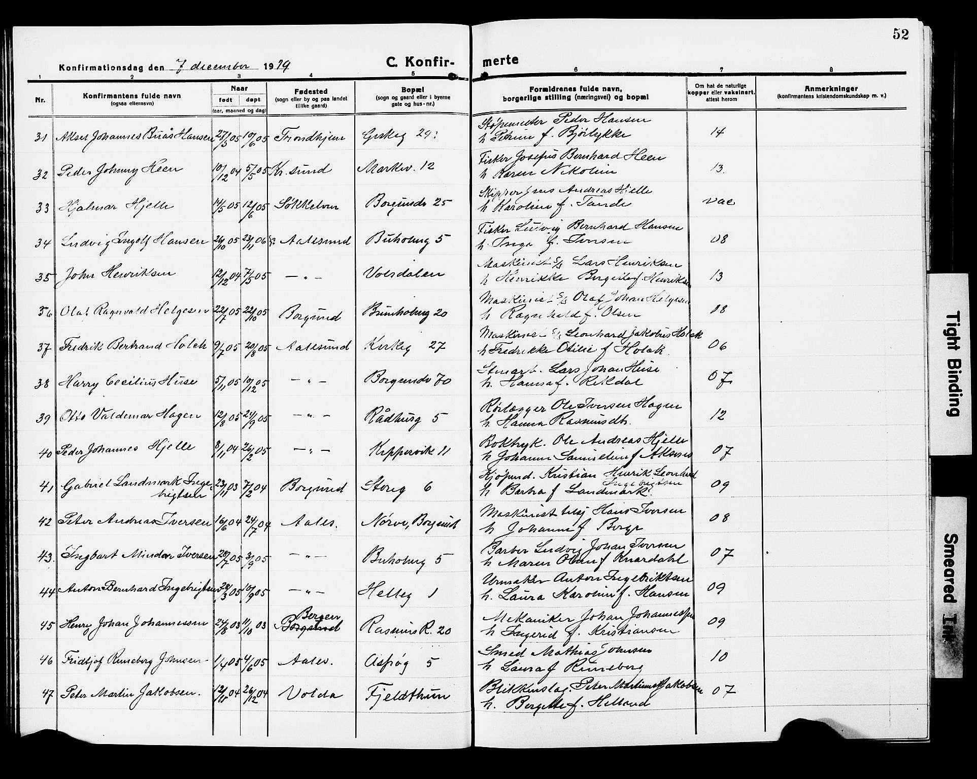 Ministerialprotokoller, klokkerbøker og fødselsregistre - Møre og Romsdal, AV/SAT-A-1454/529/L0472: Klokkerbok nr. 529C09, 1917-1929, s. 52