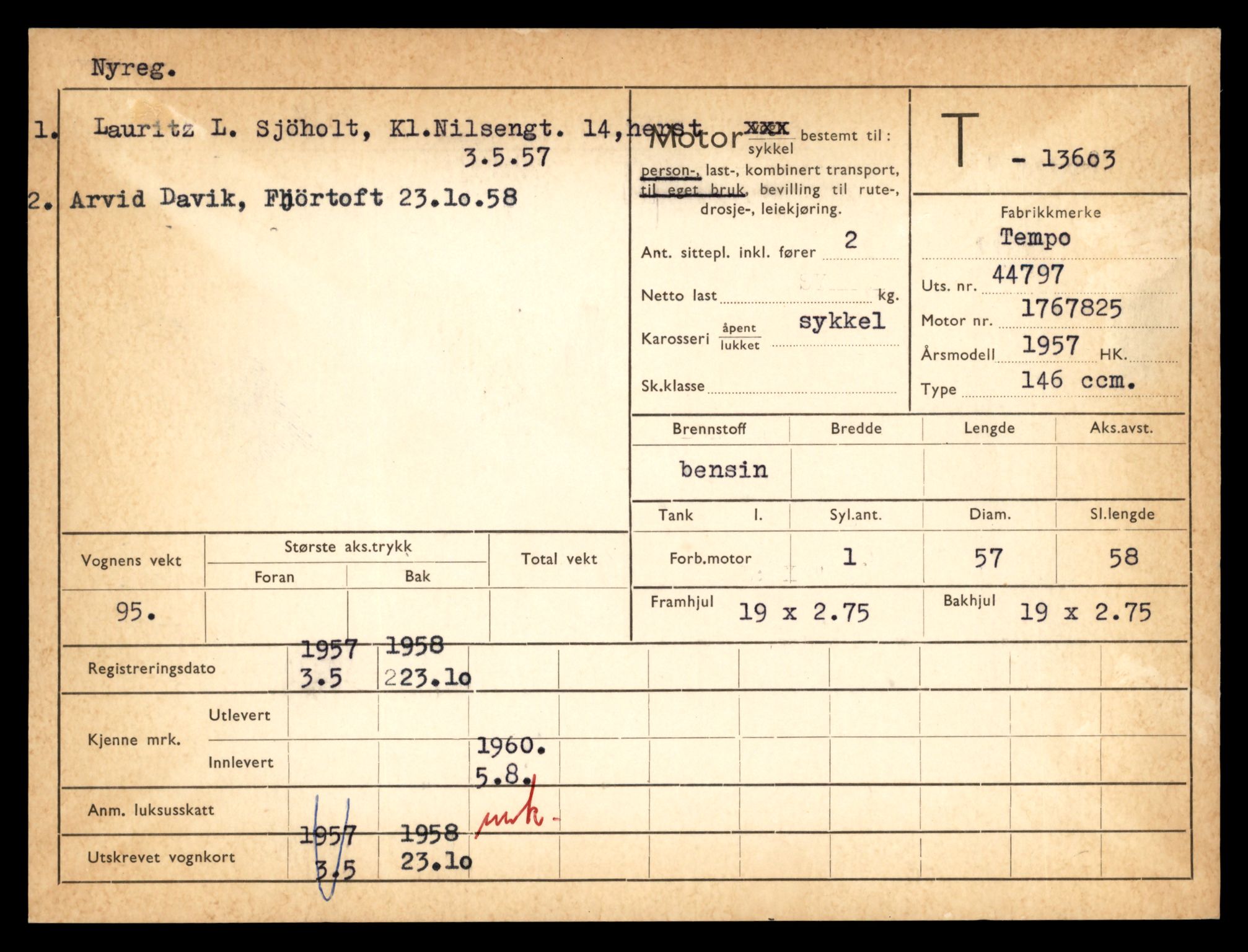 Møre og Romsdal vegkontor - Ålesund trafikkstasjon, AV/SAT-A-4099/F/Fe/L0040: Registreringskort for kjøretøy T 13531 - T 13709, 1927-1998, s. 1302