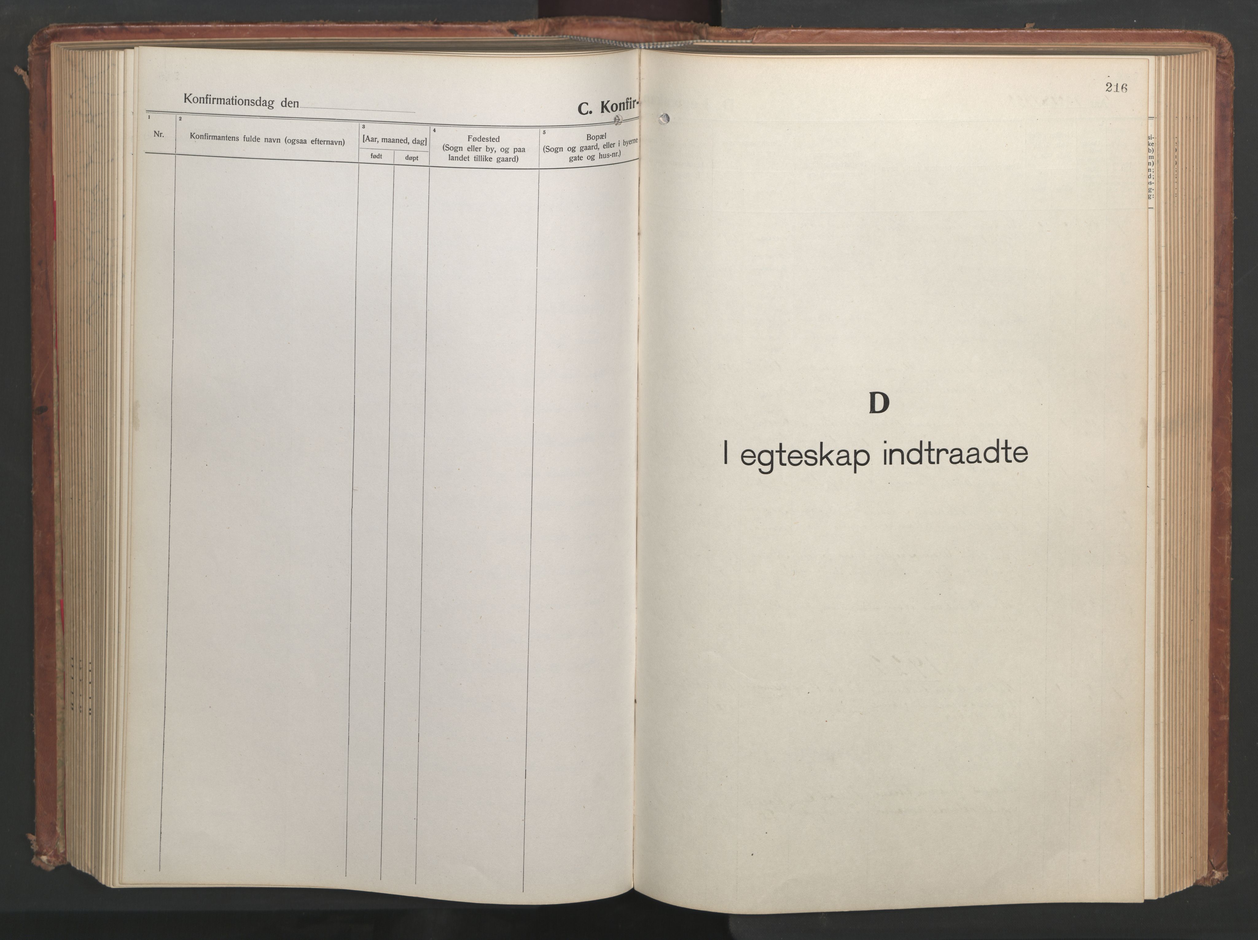 Ministerialprotokoller, klokkerbøker og fødselsregistre - Møre og Romsdal, AV/SAT-A-1454/551/L0633: Klokkerbok nr. 551C05, 1921-1961, s. 216