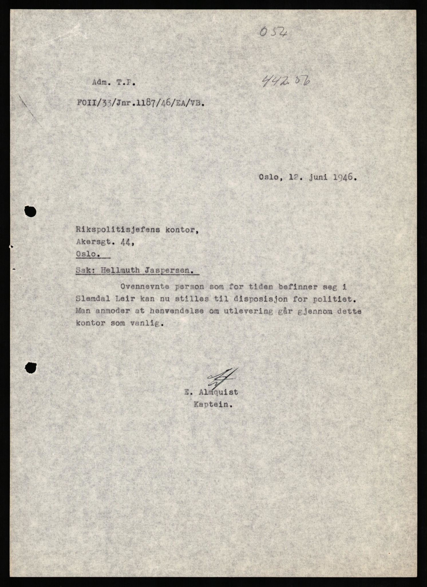 Forsvaret, Forsvarets overkommando II, AV/RA-RAFA-3915/D/Db/L0015: CI Questionaires. Tyske okkupasjonsstyrker i Norge. Tyskere., 1945-1946, s. 17