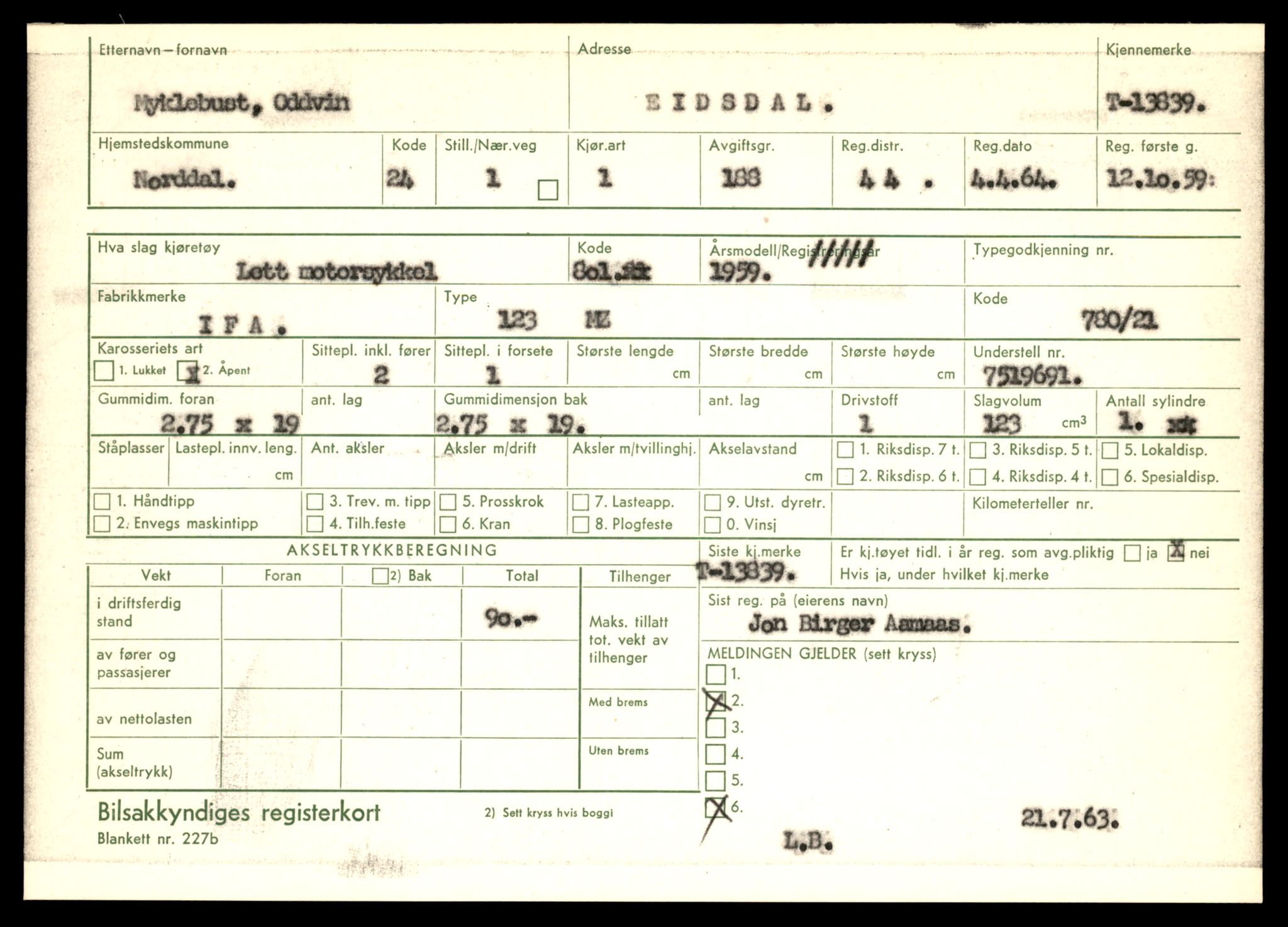 Møre og Romsdal vegkontor - Ålesund trafikkstasjon, AV/SAT-A-4099/F/Fe/L0041: Registreringskort for kjøretøy T 13710 - T 13905, 1927-1998, s. 2339