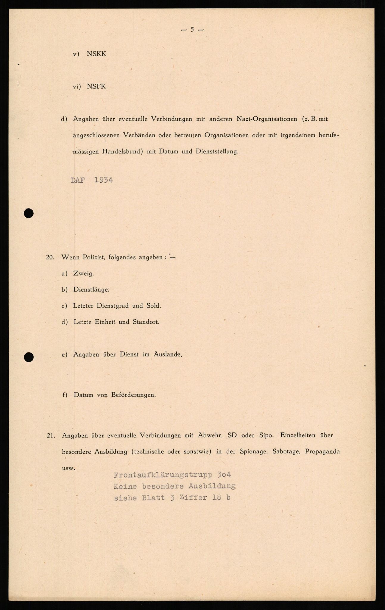 Forsvaret, Forsvarets overkommando II, AV/RA-RAFA-3915/D/Db/L0014: CI Questionaires. Tyske okkupasjonsstyrker i Norge. Tyskere., 1945-1946, s. 35