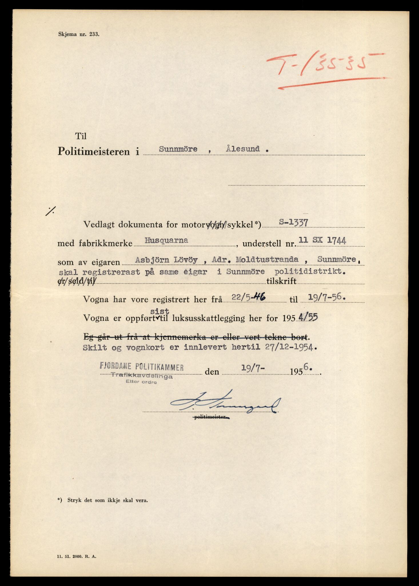 Møre og Romsdal vegkontor - Ålesund trafikkstasjon, AV/SAT-A-4099/F/Fe/L0040: Registreringskort for kjøretøy T 13531 - T 13709, 1927-1998, s. 114