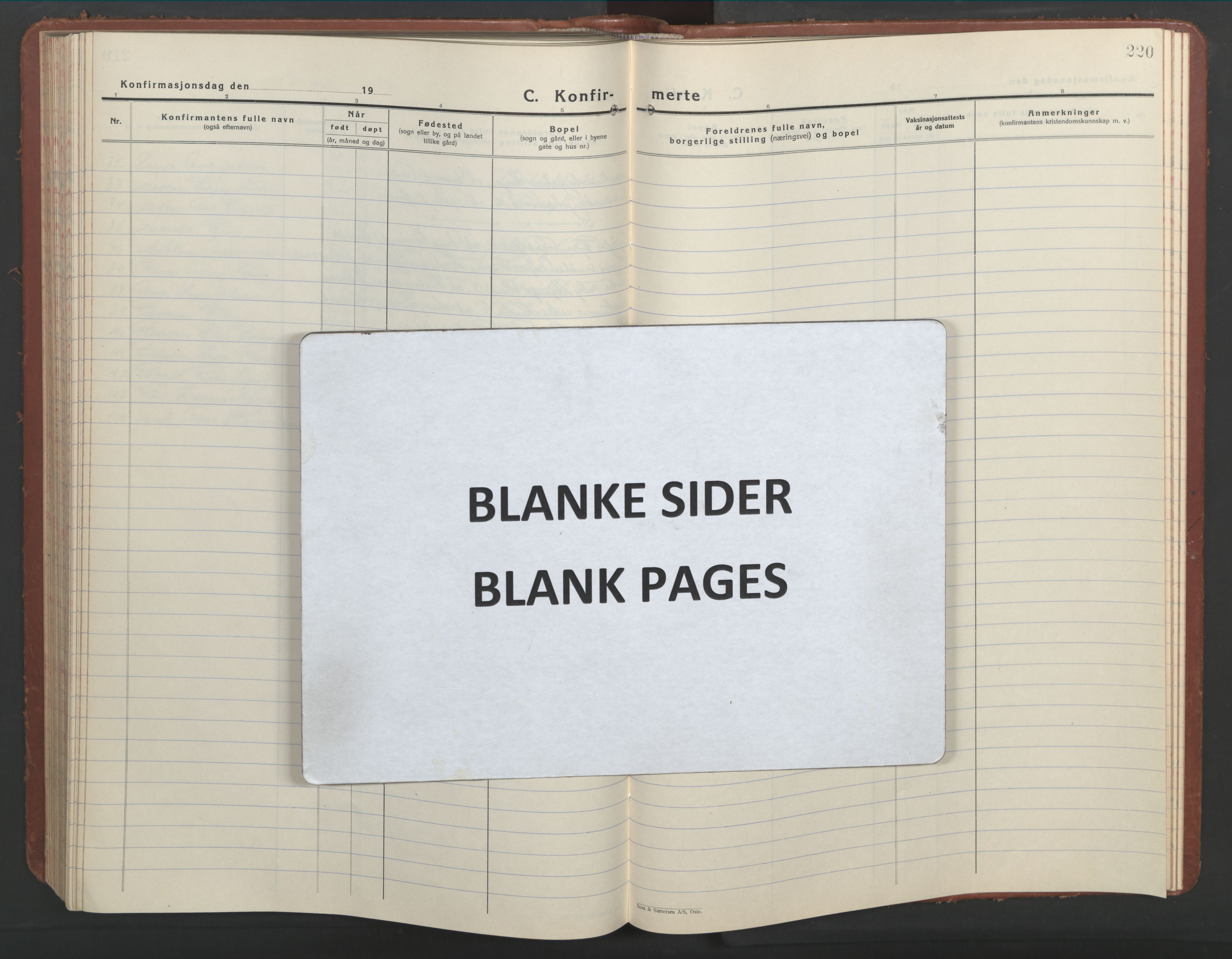 Ministerialprotokoller, klokkerbøker og fødselsregistre - Møre og Romsdal, SAT/A-1454/529/L0477: Klokkerbok nr. 529C14, 1934-1949, s. 220