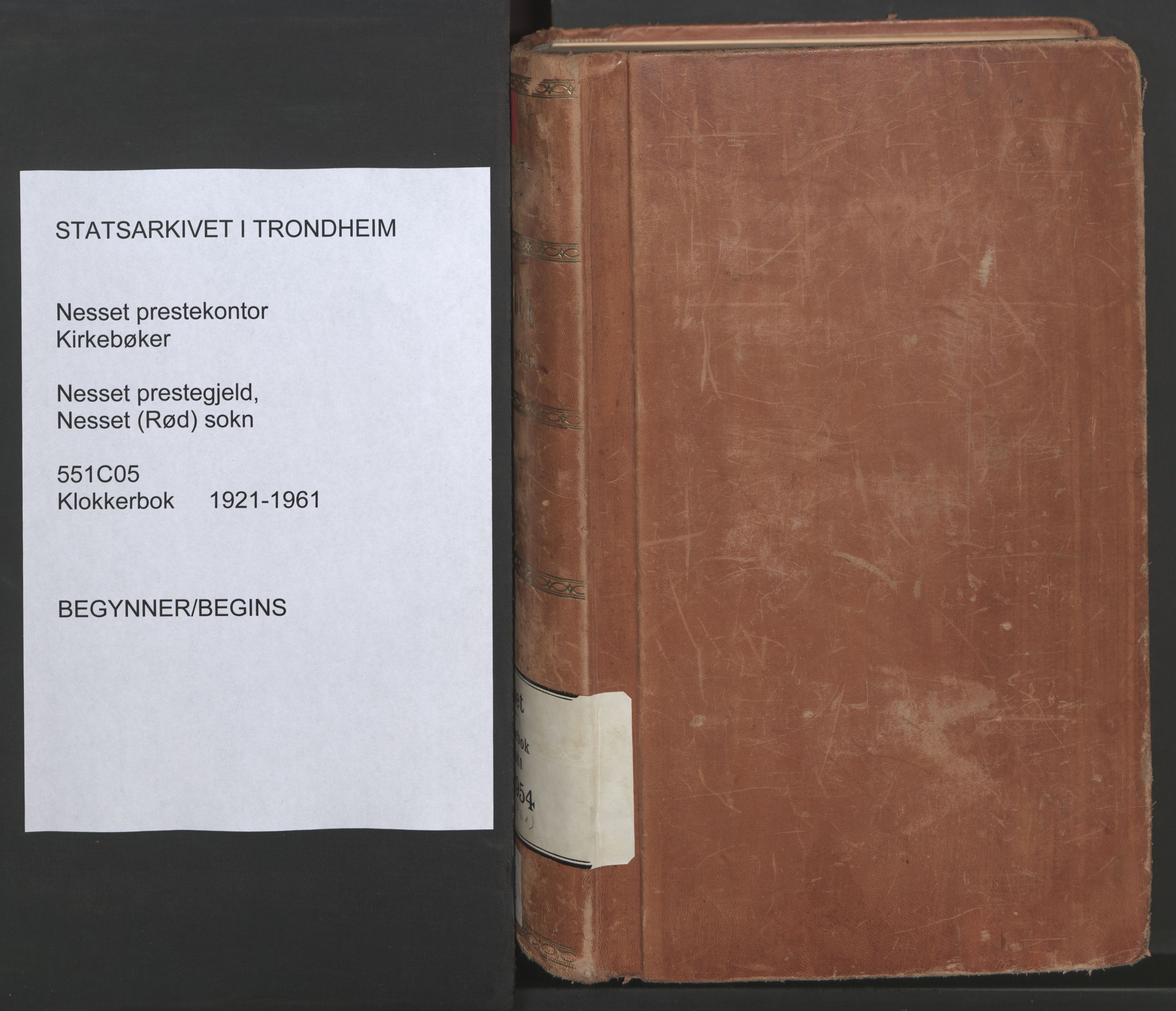 Ministerialprotokoller, klokkerbøker og fødselsregistre - Møre og Romsdal, SAT/A-1454/551/L0633: Klokkerbok nr. 551C05, 1921-1961