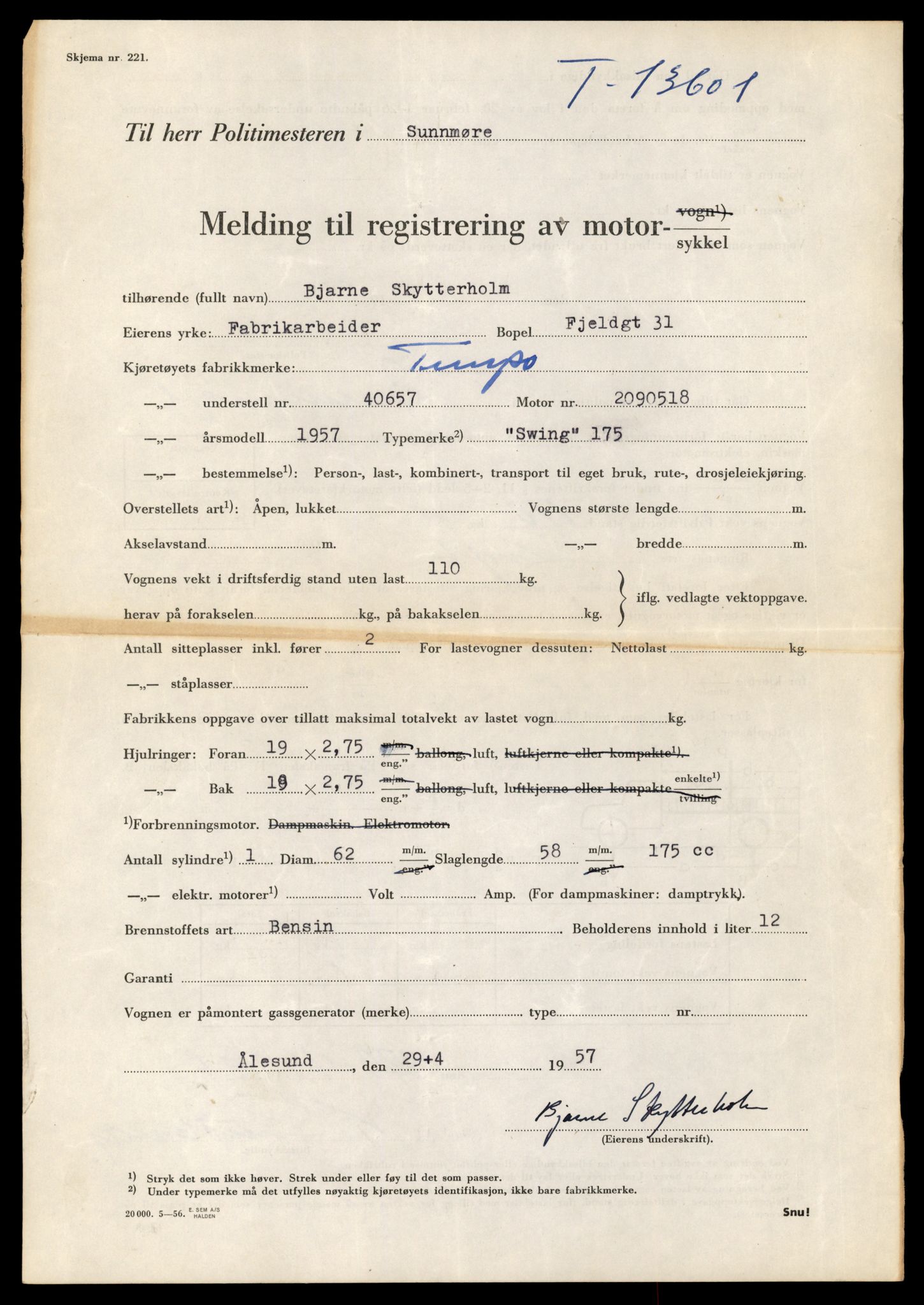 Møre og Romsdal vegkontor - Ålesund trafikkstasjon, AV/SAT-A-4099/F/Fe/L0040: Registreringskort for kjøretøy T 13531 - T 13709, 1927-1998, s. 1270