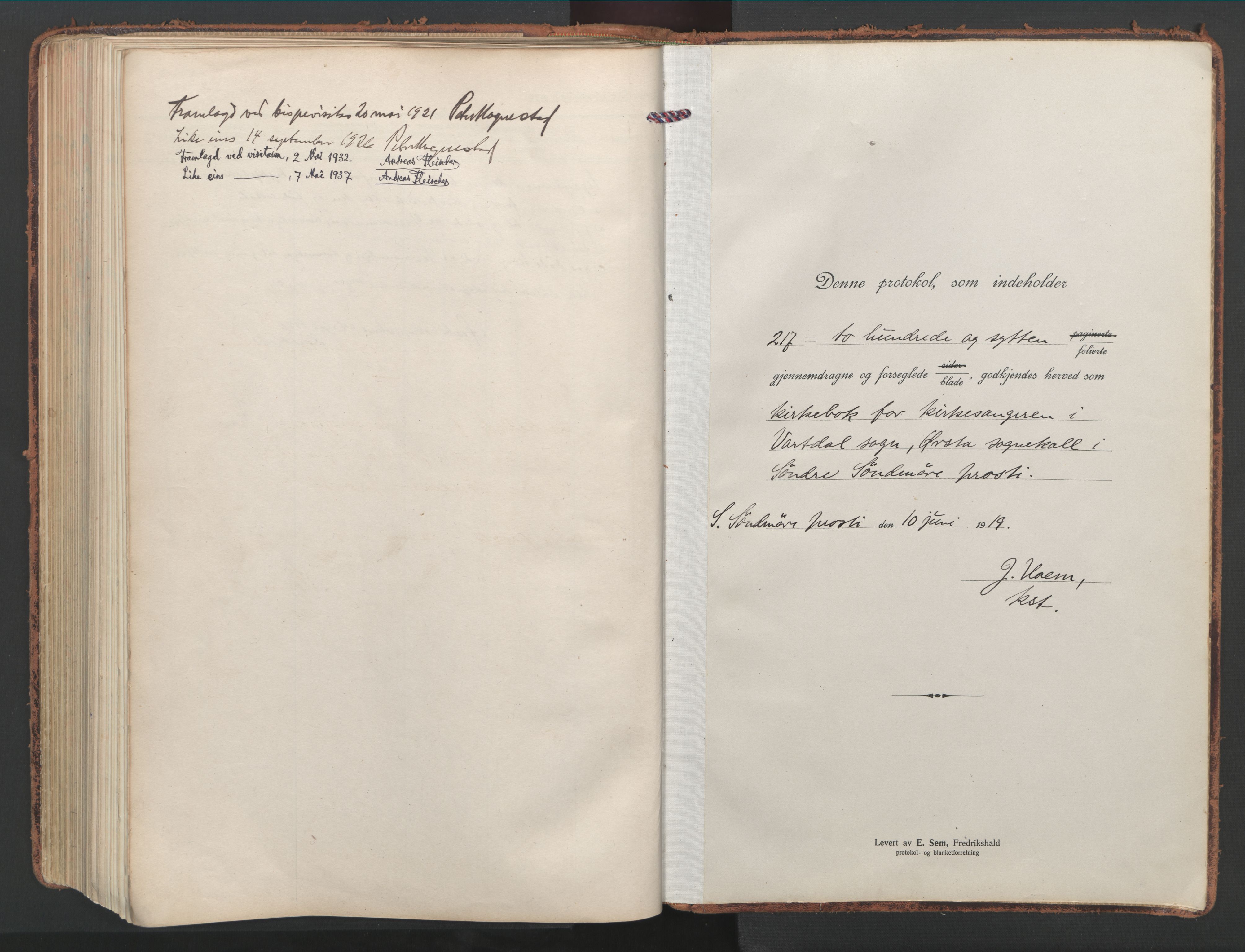 Ministerialprotokoller, klokkerbøker og fødselsregistre - Møre og Romsdal, AV/SAT-A-1454/514/L0202: Klokkerbok nr. 514C02, 1916-1944