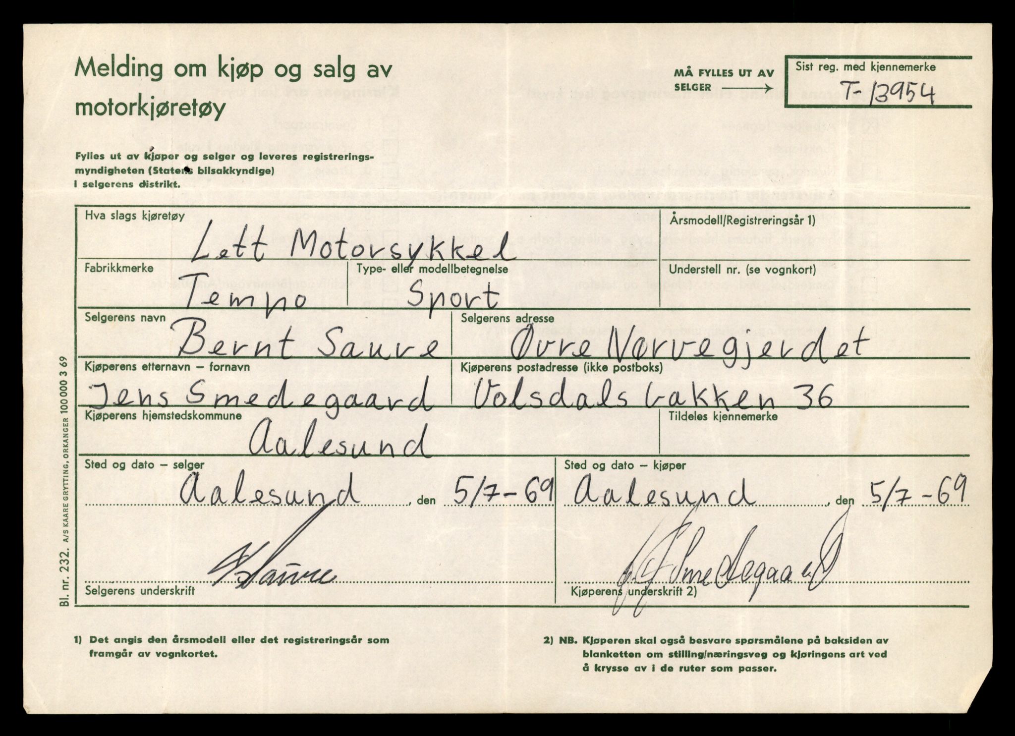 Møre og Romsdal vegkontor - Ålesund trafikkstasjon, AV/SAT-A-4099/F/Fe/L0042: Registreringskort for kjøretøy T 13906 - T 14079, 1927-1998, s. 815