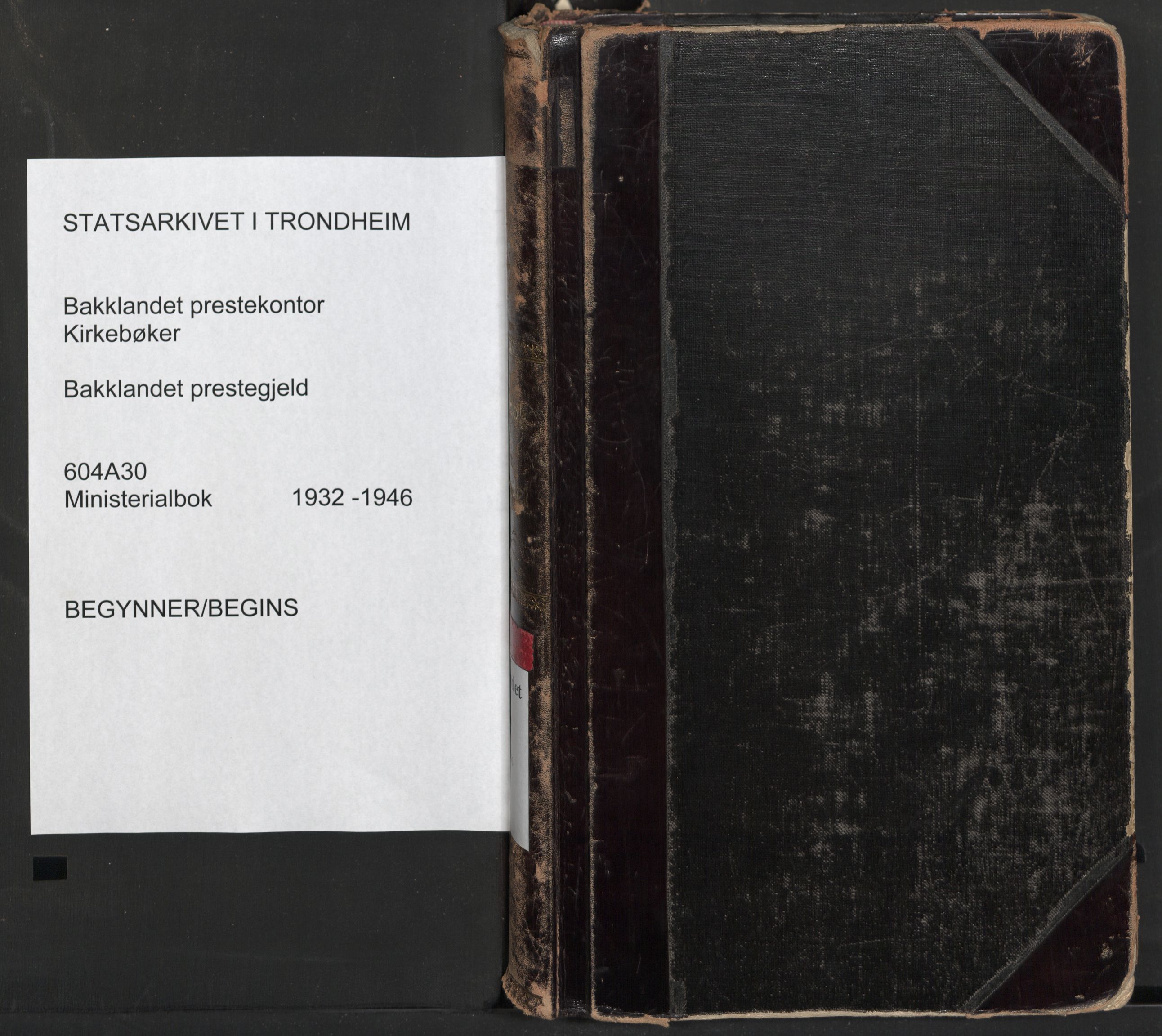 Ministerialprotokoller, klokkerbøker og fødselsregistre - Sør-Trøndelag, AV/SAT-A-1456/604/L0210: Ministerialbok nr. 604A30, 1932-1946