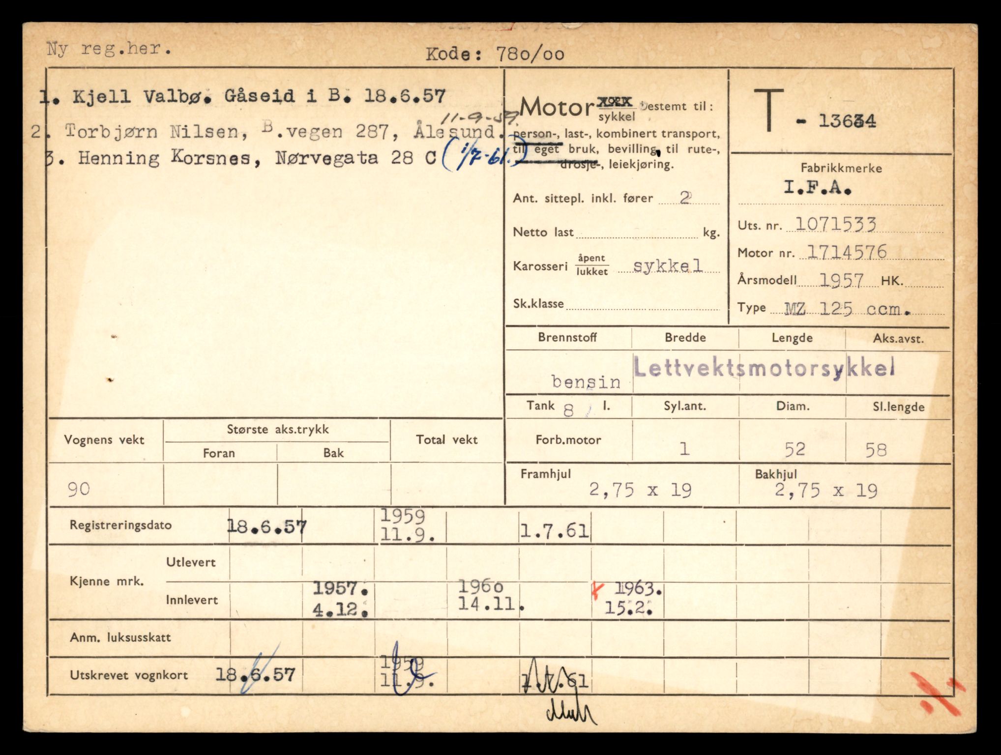 Møre og Romsdal vegkontor - Ålesund trafikkstasjon, AV/SAT-A-4099/F/Fe/L0040: Registreringskort for kjøretøy T 13531 - T 13709, 1927-1998, s. 1779