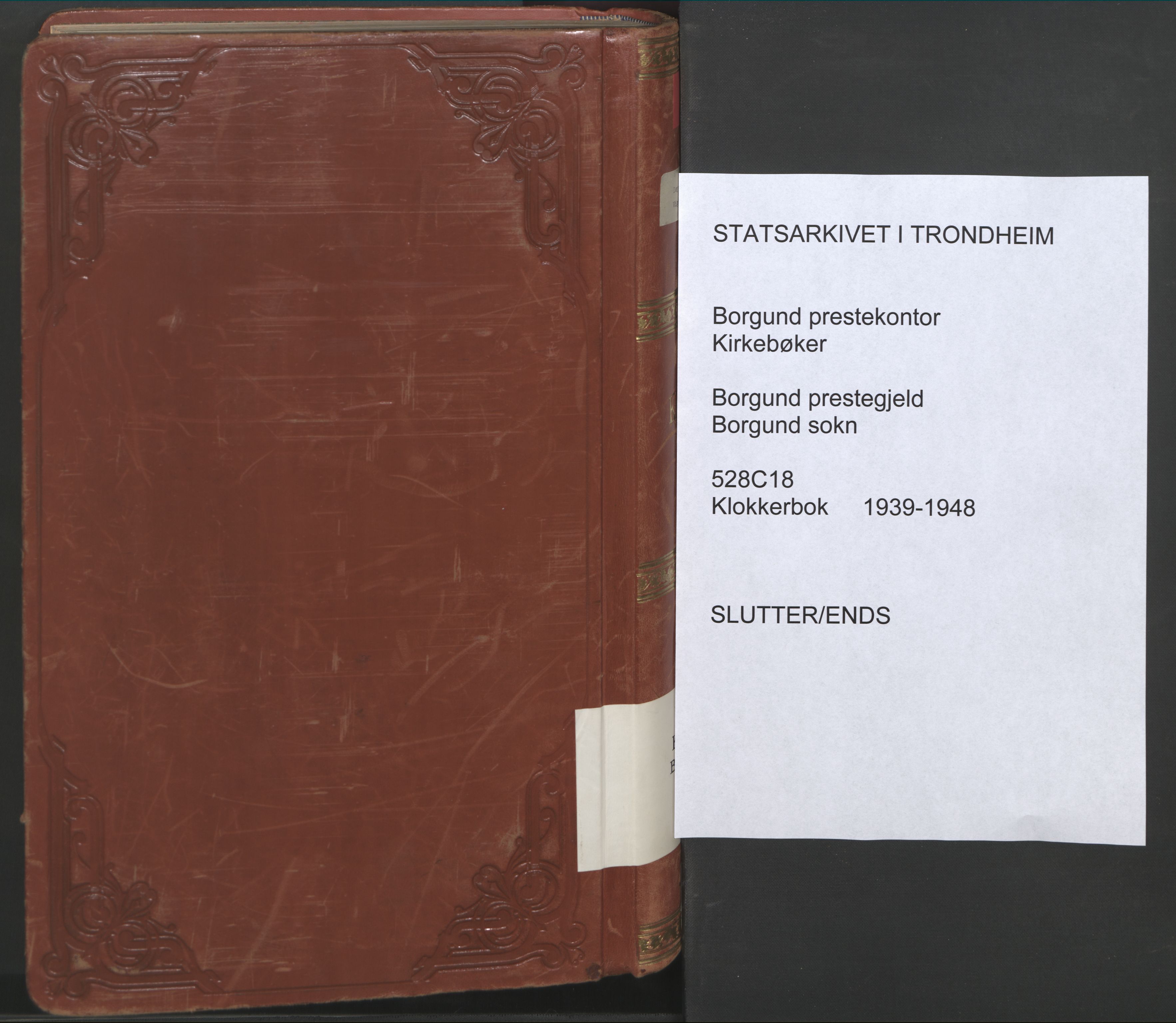 Ministerialprotokoller, klokkerbøker og fødselsregistre - Møre og Romsdal, AV/SAT-A-1454/528/L0437: Klokkerbok nr. 528C18, 1939-1948, s. 272