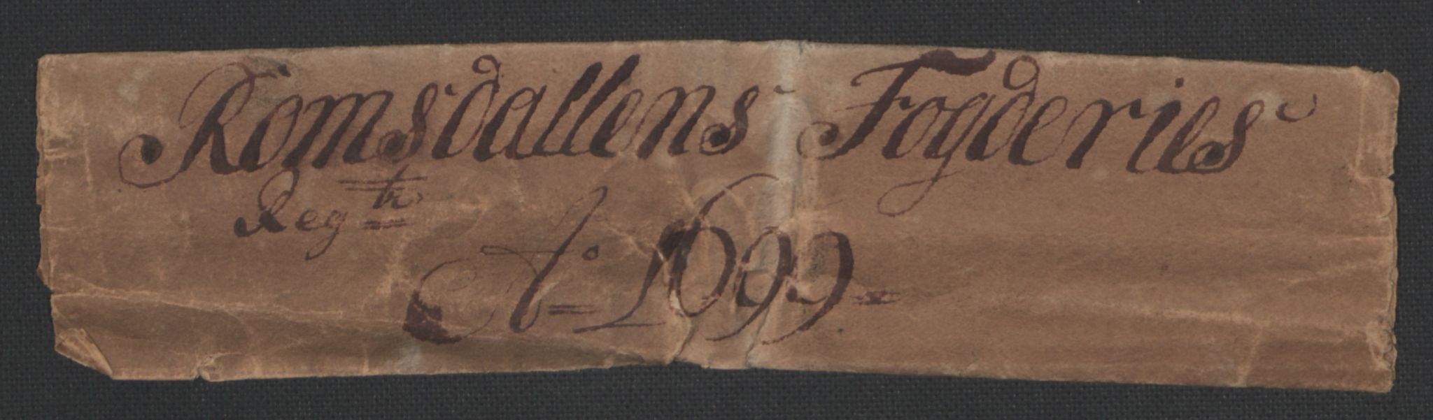 Rentekammeret inntil 1814, Reviderte regnskaper, Fogderegnskap, RA/EA-4092/R55/L3654: Fogderegnskap Romsdal, 1699-1700, s. 3