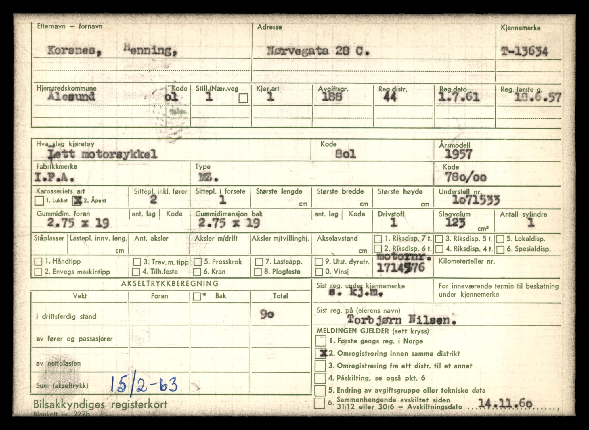 Møre og Romsdal vegkontor - Ålesund trafikkstasjon, AV/SAT-A-4099/F/Fe/L0040: Registreringskort for kjøretøy T 13531 - T 13709, 1927-1998, s. 1797
